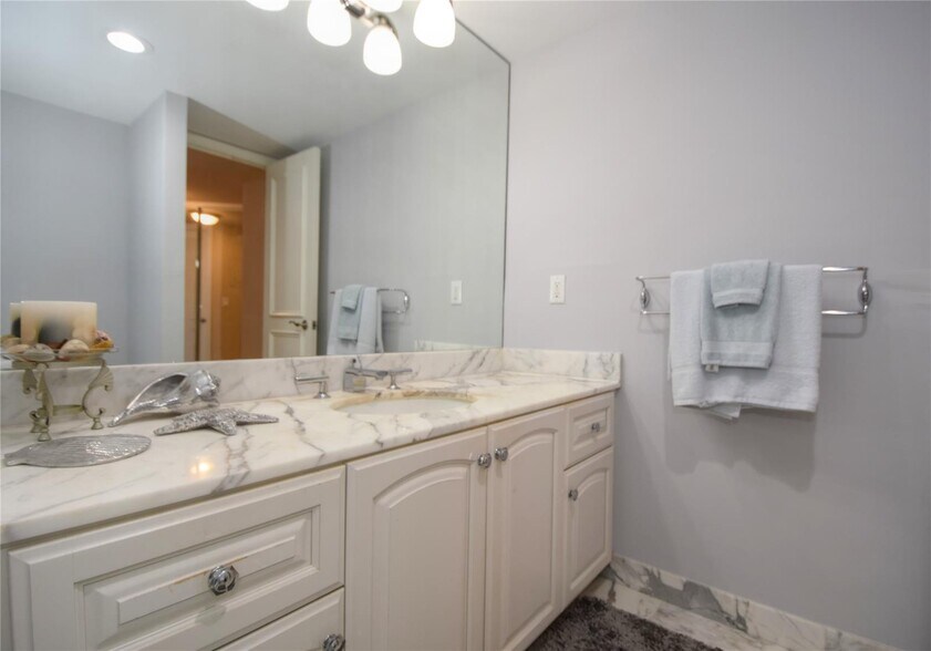 Building Photo - 1340 S Ocean Blvd