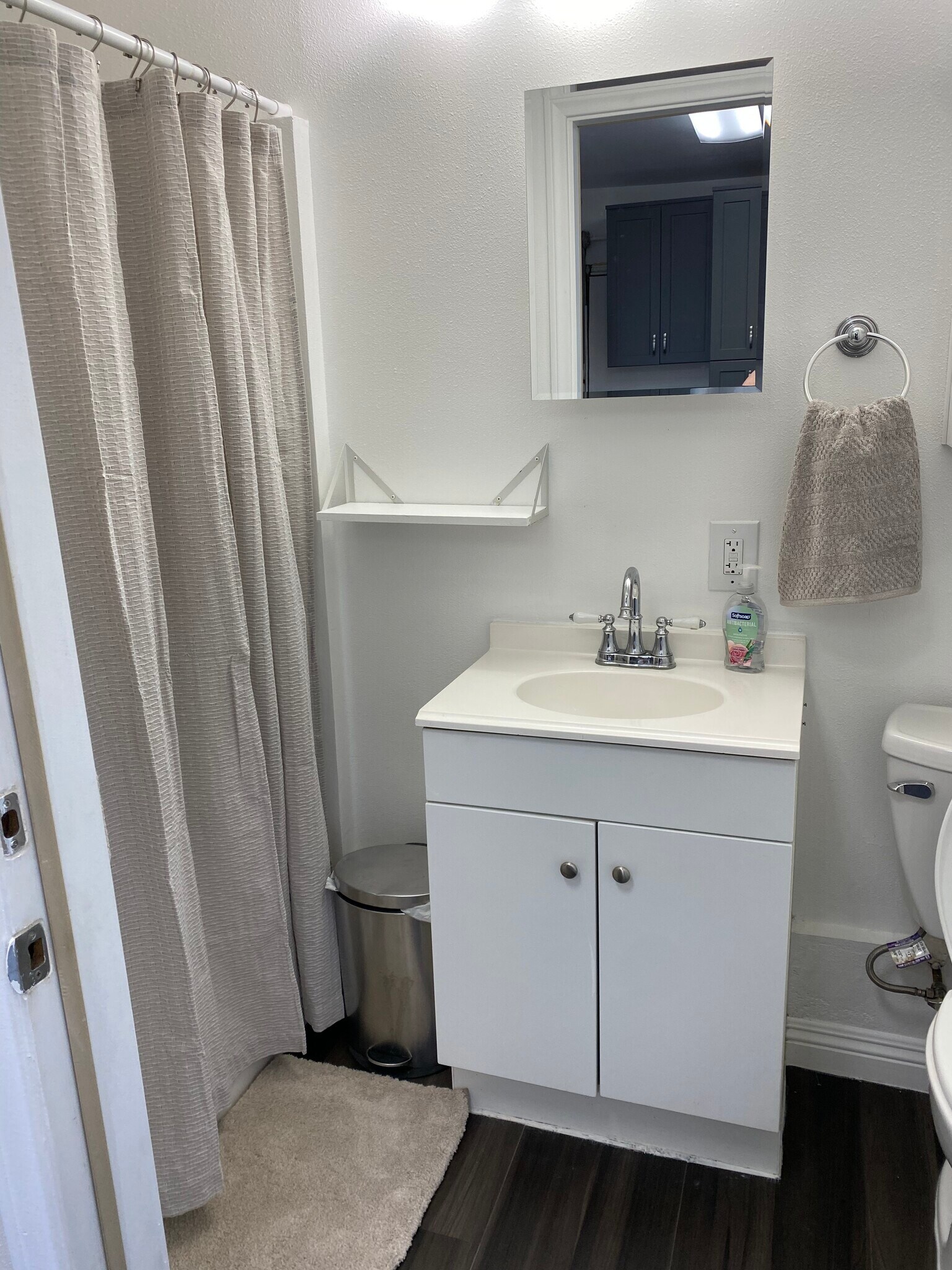 Building Photo - 725 W Sunkist St