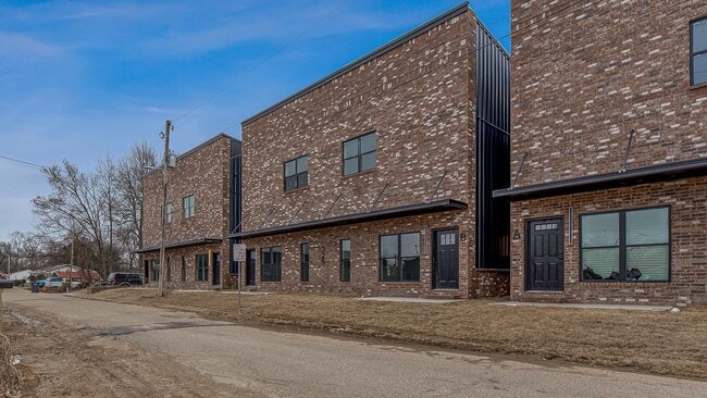 Building Photo - 325 Houghton St