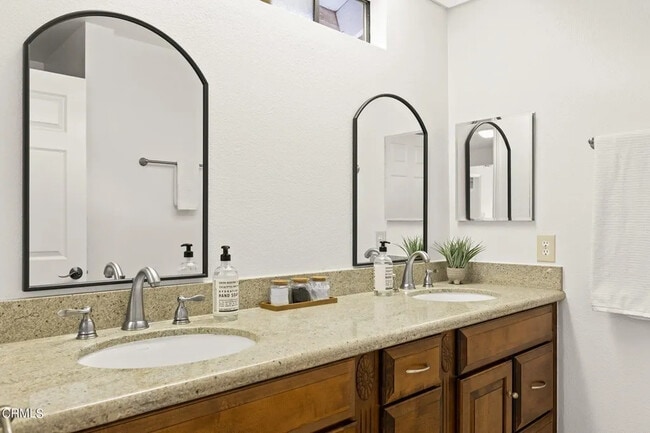 Building Photo - 2226 Sanderling St