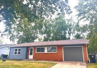 Building Photo - Spacious 3-Bedroom Ranch with Fenced Yard, Garage Workshop & Prime East Normal Location