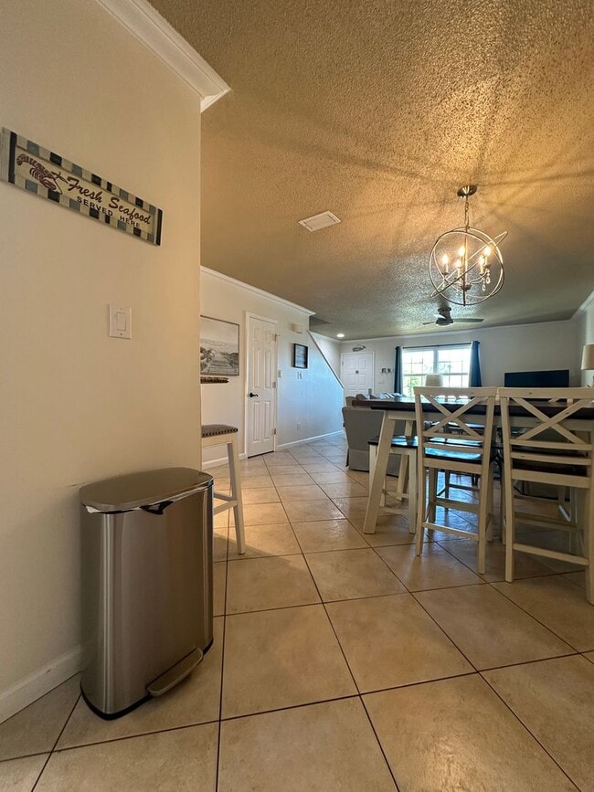 Building Photo - Furnished Townhome within walking distance...