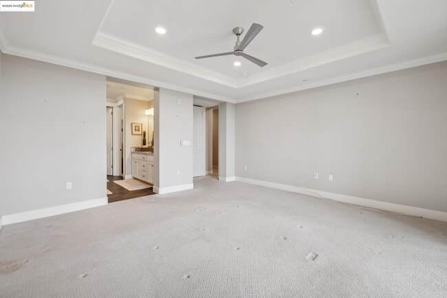 Building Photo - 6733 Skyview Dr