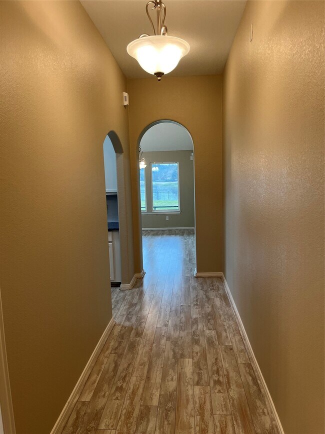 Building Photo - 9311 E Lakeside Dr