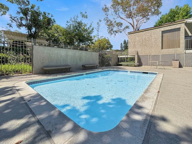 Building Photo - Beautiful 3BD/2.5BA Condo in Tierrasanta w...