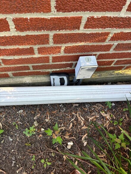 Building Photo - 6705 N California Ave