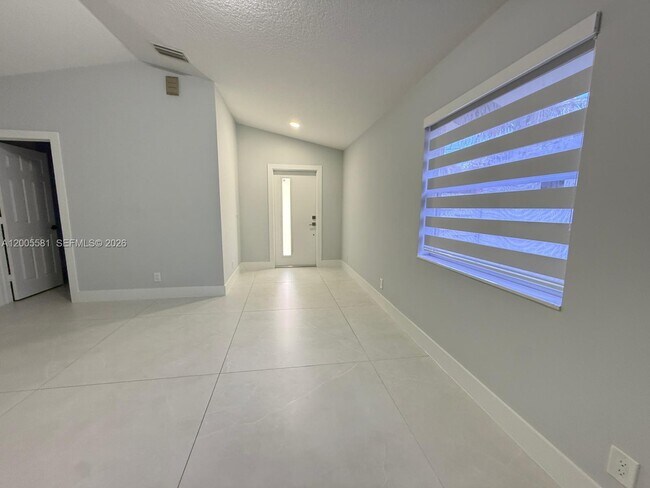 Building Photo - 123 1st St