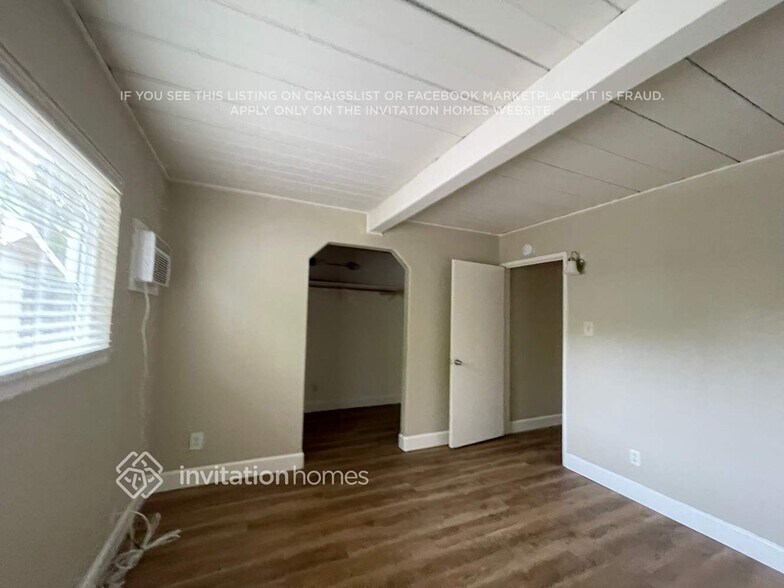 Building Photo - 2816 Glenside Dr