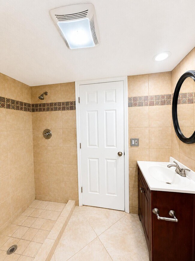 Building Photo - 168 Lake Arbor Dr