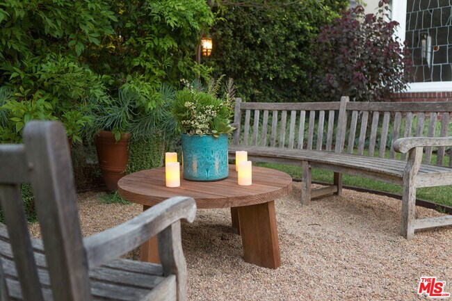 Building Photo - 1930 Rodney Dr