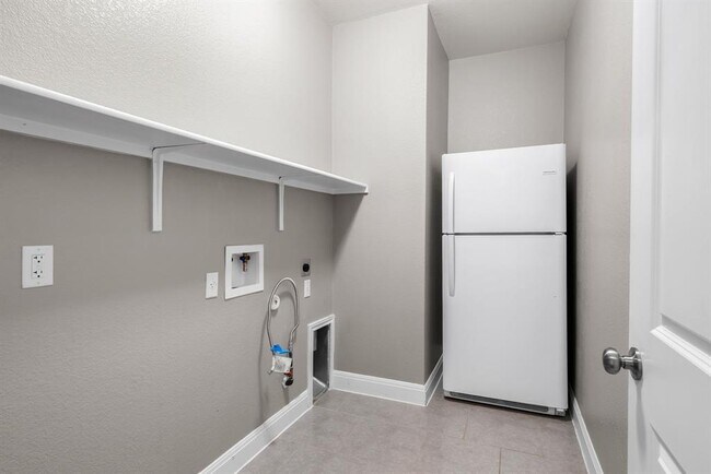 Building Photo - 408 Andele Way