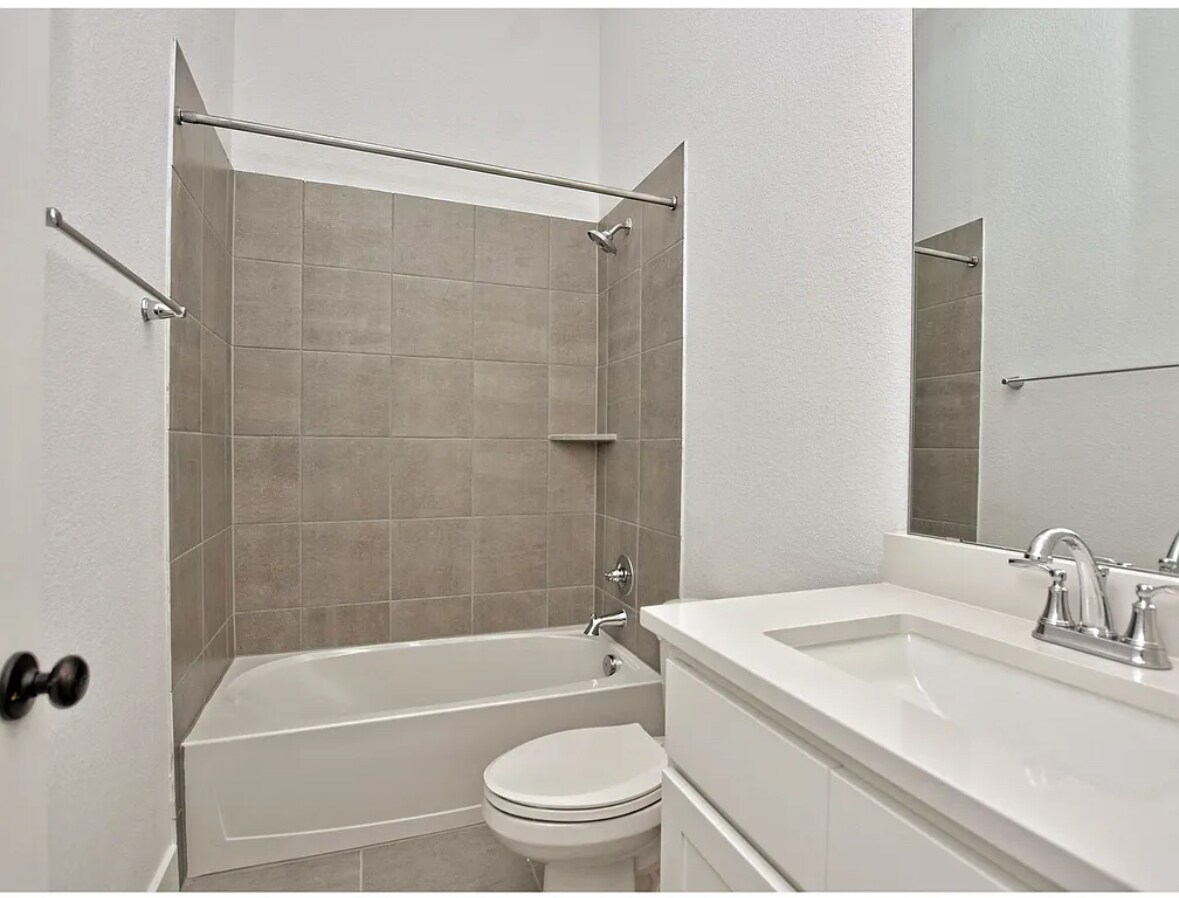 Building Photo - 2233 Nates Pl