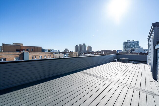 Building Photo - 213 Academy St