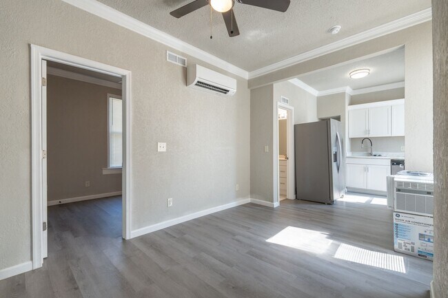 Building Photo - MOVE IN READY 2 Bedroom in the Heart of Oceanview!