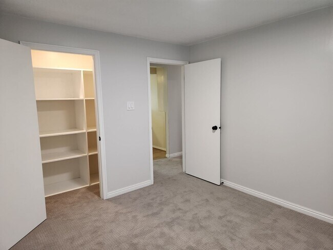 Building Photo - Great 5 Bed 3 Bath Remodeled Home
