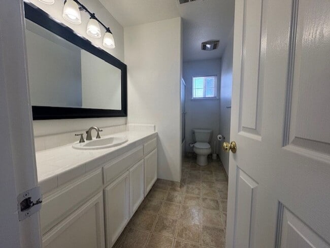 Building Photo - Newly Remodeled and Spacious 4 Bedroom Tow...