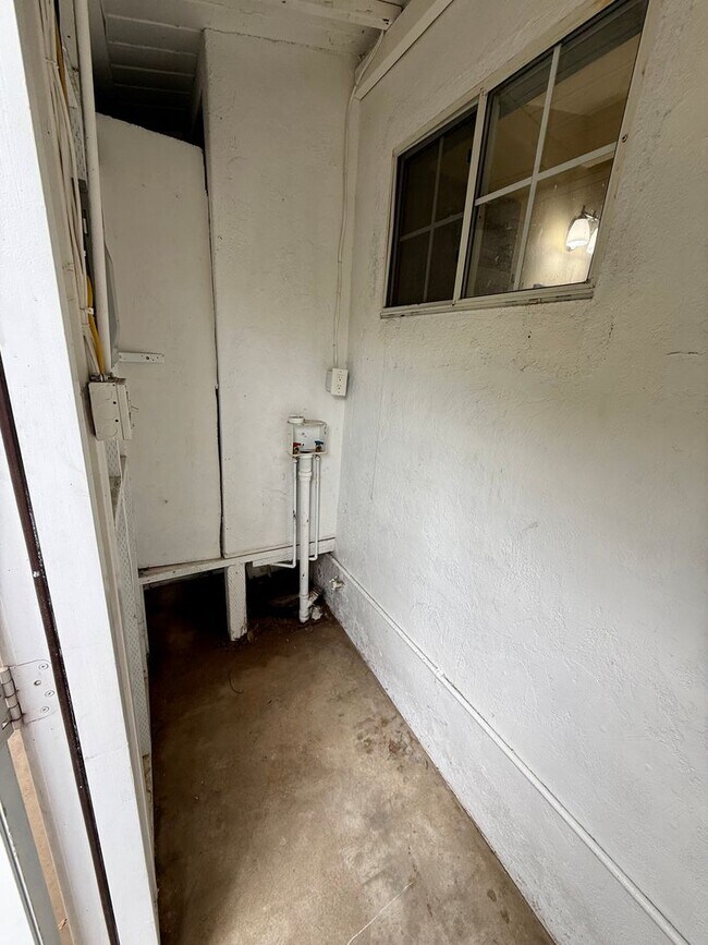 Building Photo - Charming 2-Bedroom Corner Lot Duplex Home in Clairemont with Private Yard!