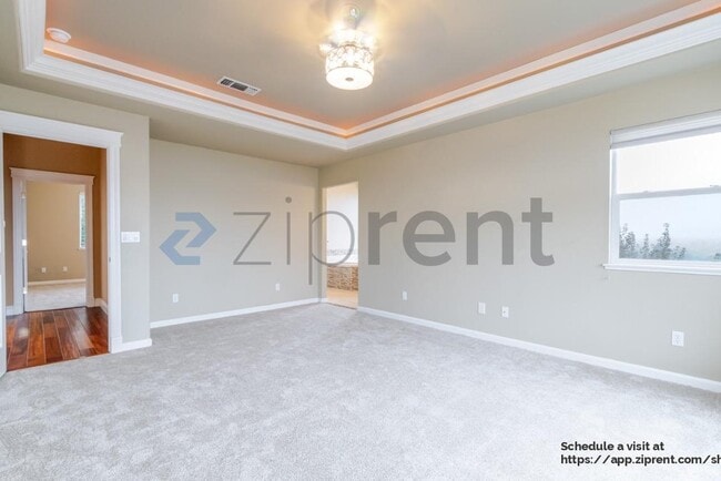 Building Photo - 4042 Plateau Cir