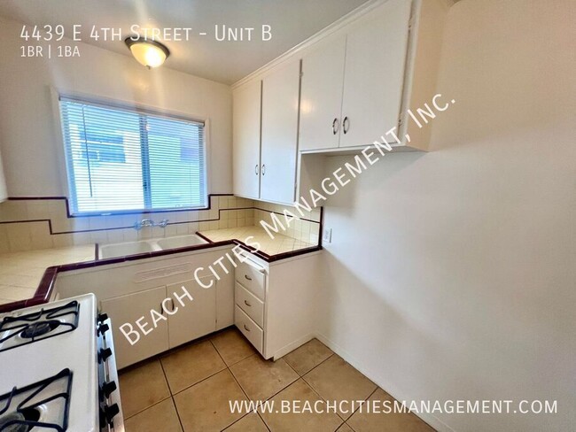 Building Photo - Cute One Bedroom Blocks Away from Beach an...