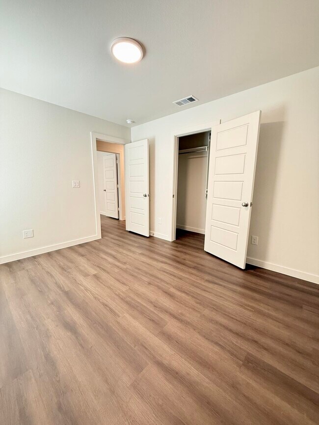 Building Photo - 2130 Langford Ave