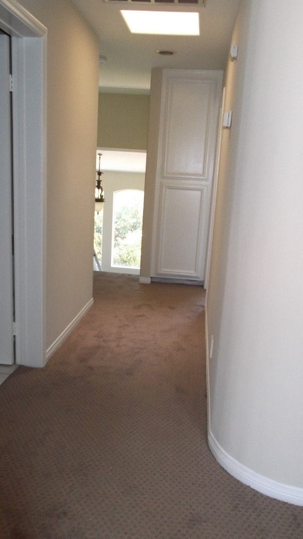 Building Photo - Stunning Updated & Spacious 3-Level Townho...