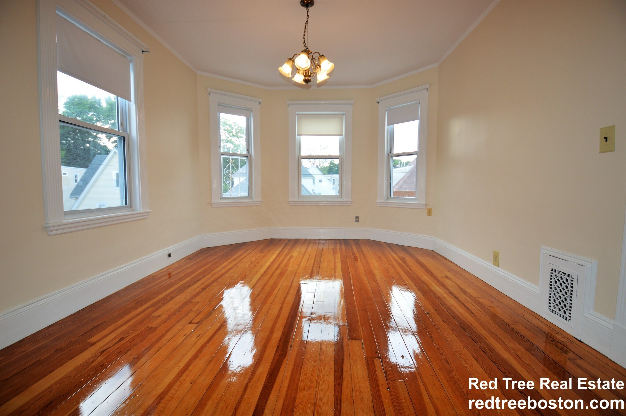 Building Photo - 39 Montfern Ave