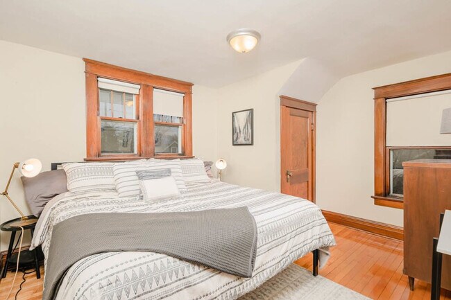 Building Photo - 1113 Harney Ave