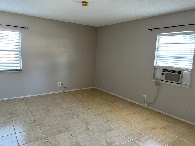 Building Photo - 3604 Kalsman Dr