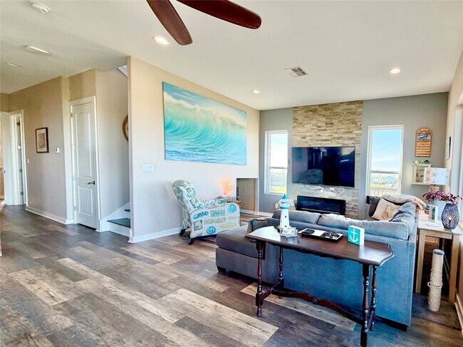 Building Photo - 1051 Honeysuckle