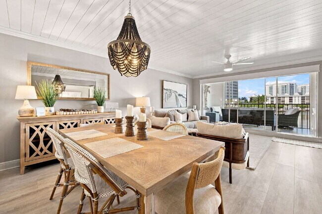 Building Photo - Chateau Vanderbilt 3 bedroom condo with water views.