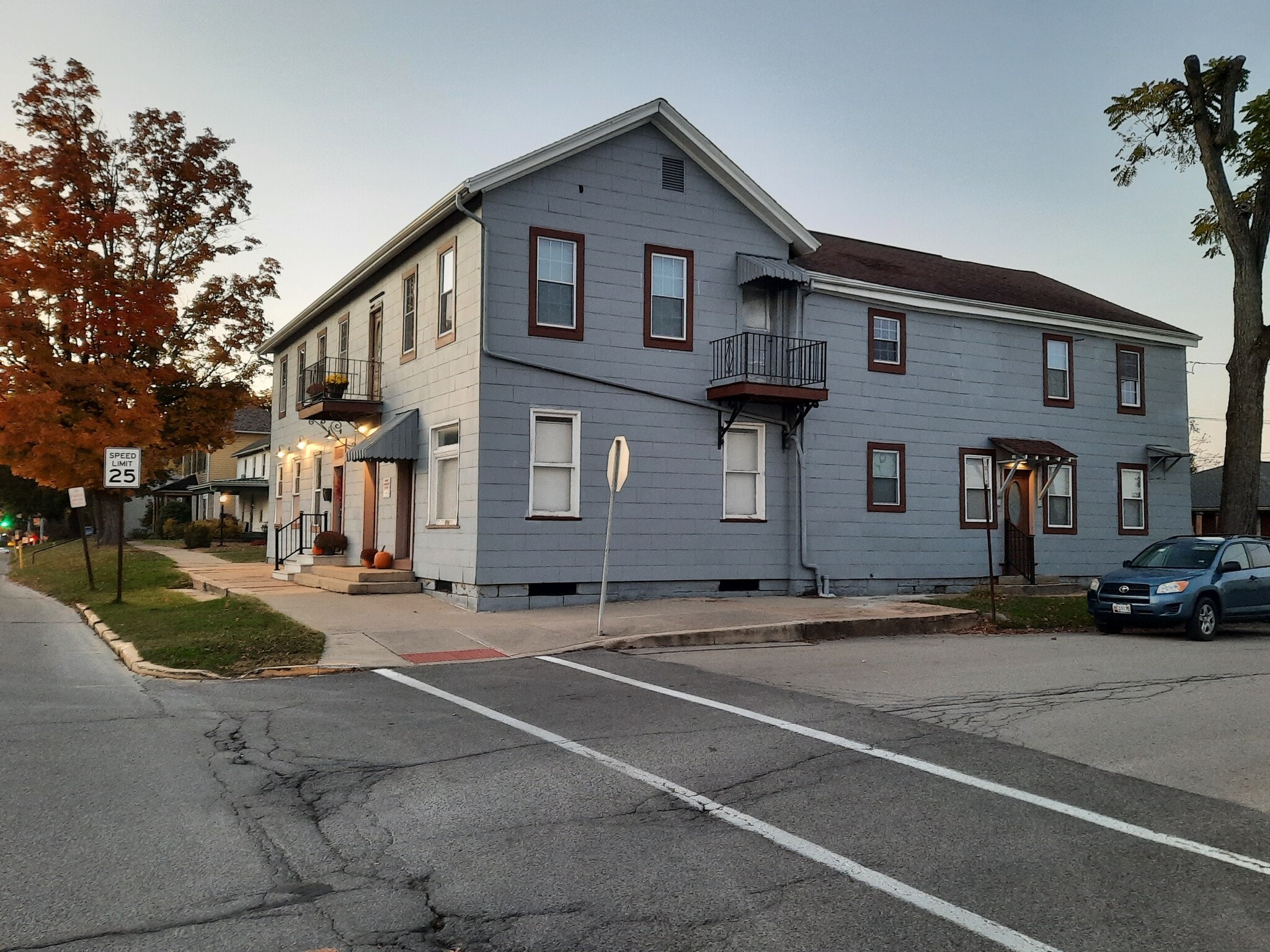 Building Photo - 247 Main St