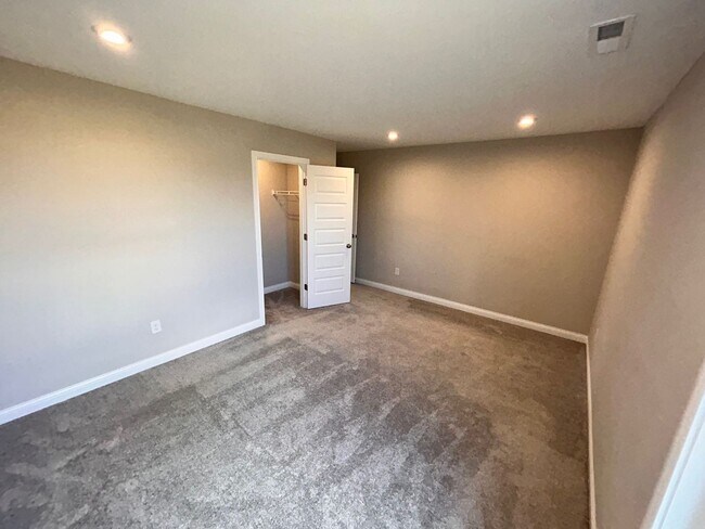 Building Photo - Home For Lease