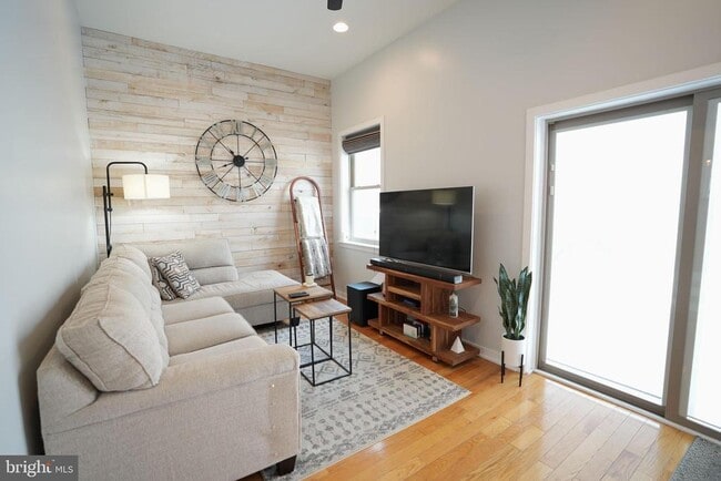 Building Photo - 341 Cantrell St