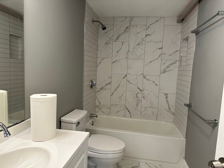 Shower - 252 Main St