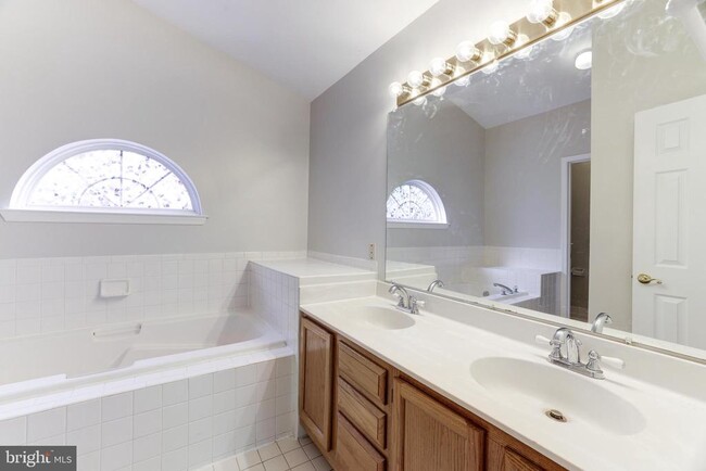 Building Photo - 13868 Racine Ct