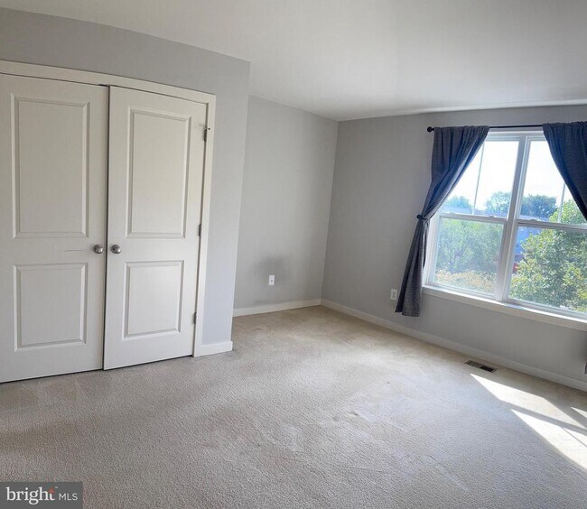 Building Photo - 1415 Trafalgar Ln
