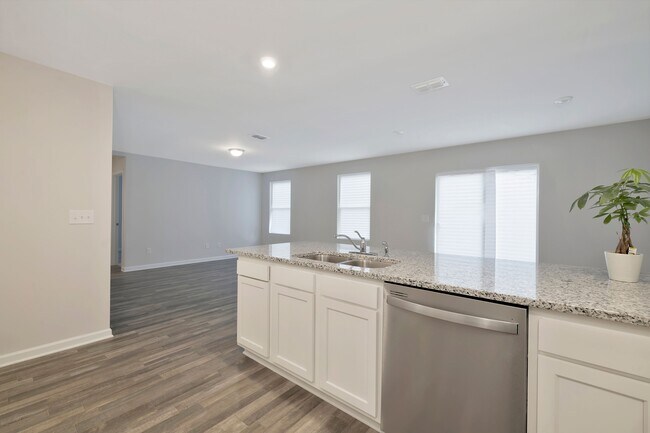 Building Photo - 1519 Hollins Dr