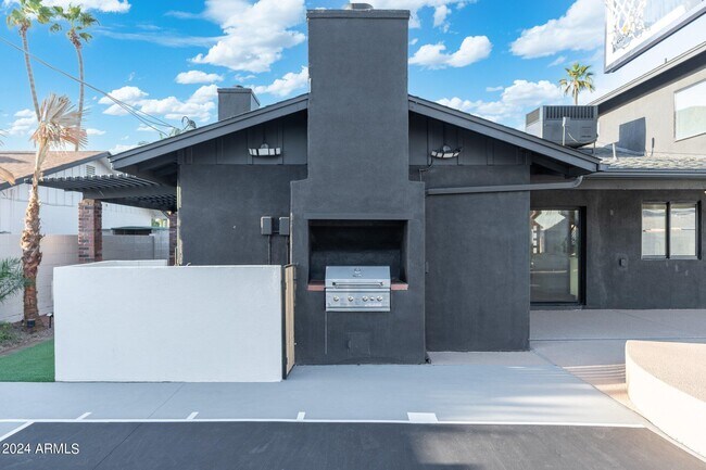 Building Photo - 1643 W Griswold Rd