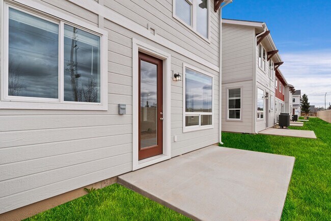 Building Photo - Charming & Modern Townhouse in Meridian!