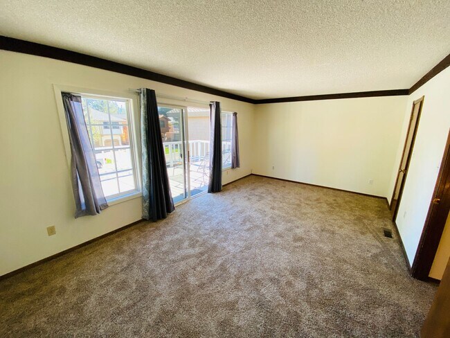 Building Photo - 3 bed 3 bath house for rent in the Tahoe Keys