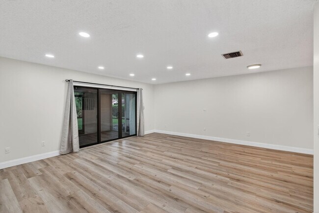 Building Photo - 21682 Cypress Rd