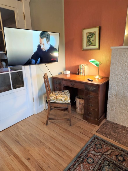 Building Photo - 204 E 3rd Ave