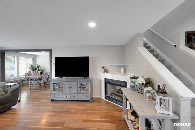 Building Photo - Spacious 4BR House in Aurora