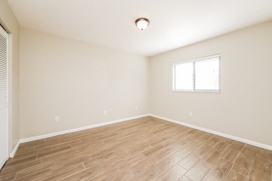 Building Photo - 4208 SE 9th Ave