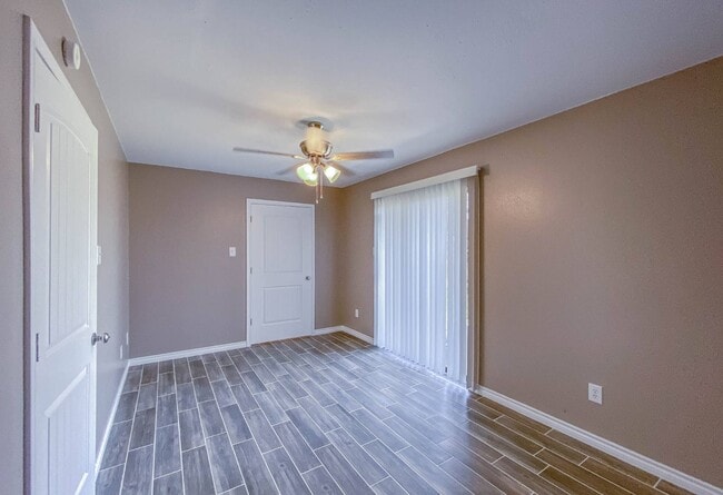 Building Photo - 2208 Shoemaker Dr