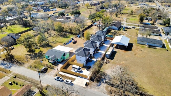 Building Photo - 8025 Peachtree St