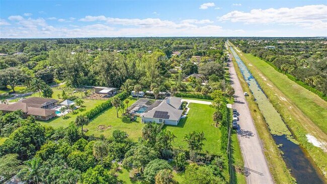 Building Photo - 8606 Arrowhead Dr