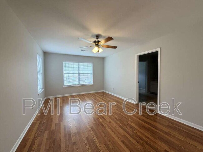 Building Photo - 6407 Waldron Dr