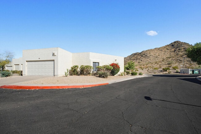 Building Photo - 316 E Turquoise Ave