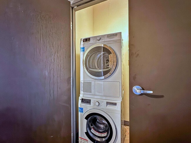 Building Photo - 500 S Ervay St